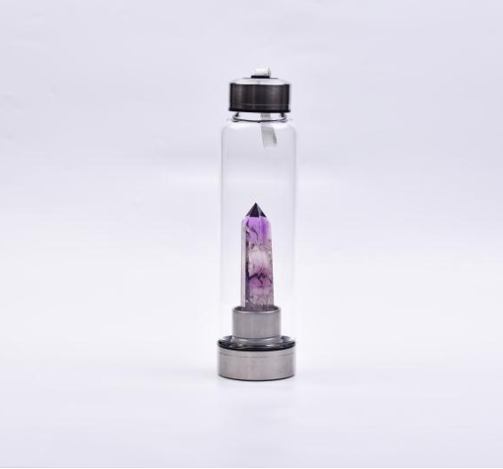 Wasserflasche mit hexagonal geschliffenen Naturstein Kristallen