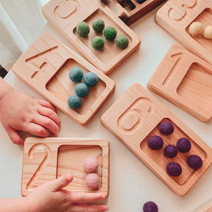 Montessori Spielzeug aus Nussbaum Holz; Rahmen zum Zählen, Mathe Pyramide mit Tafeln
