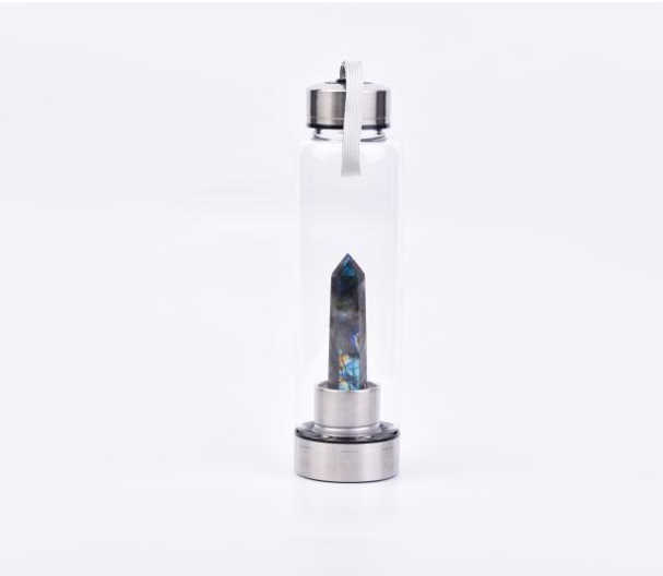 Wasserflasche mit hexagonal geschliffenen Naturstein Kristallen